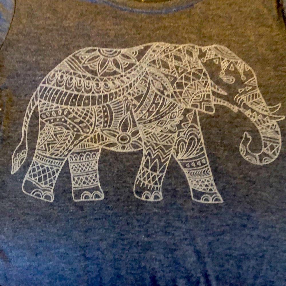 Zoe & Liv Blue Elephant T shirt Lg